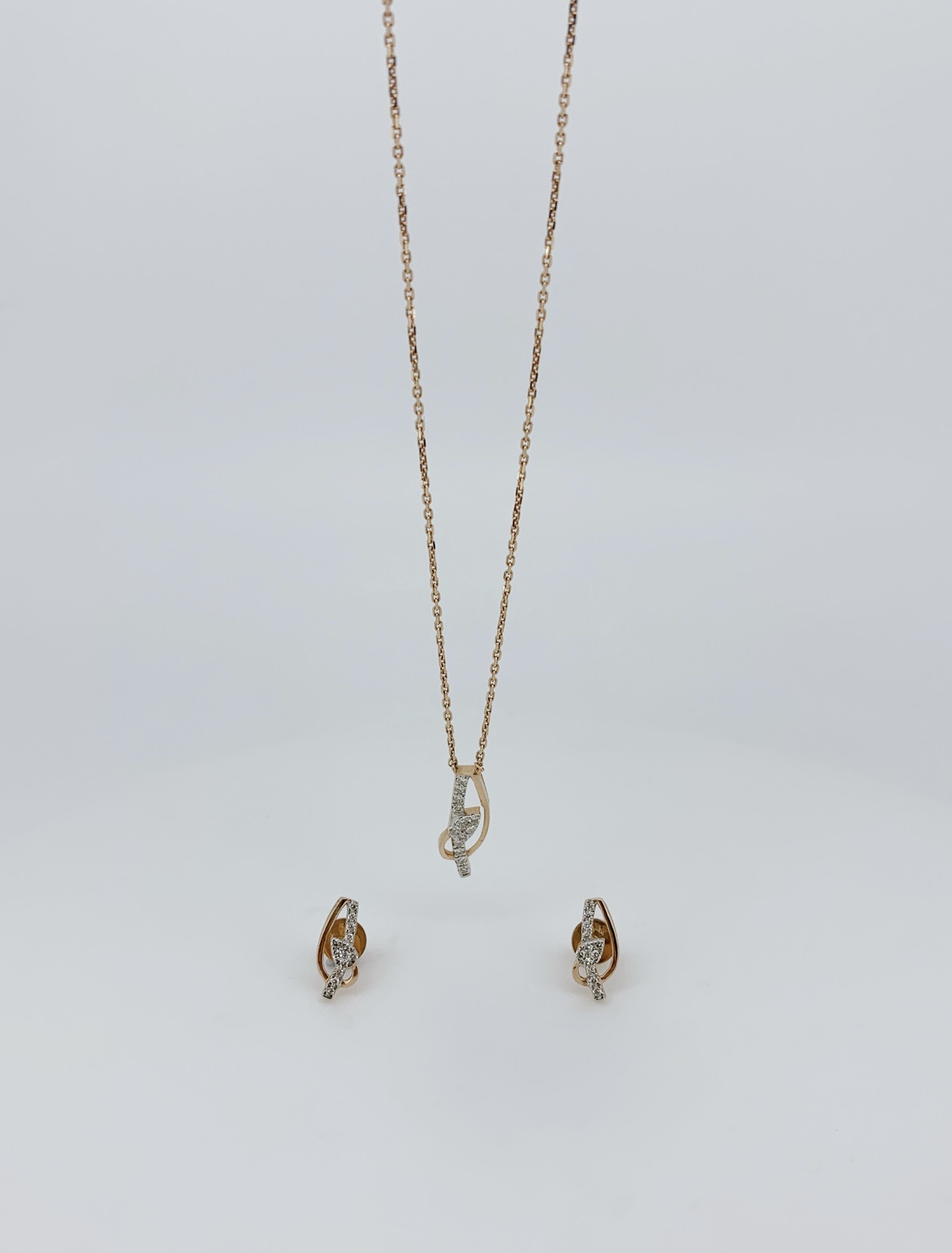 Oval Harmony Diamond Pendant
