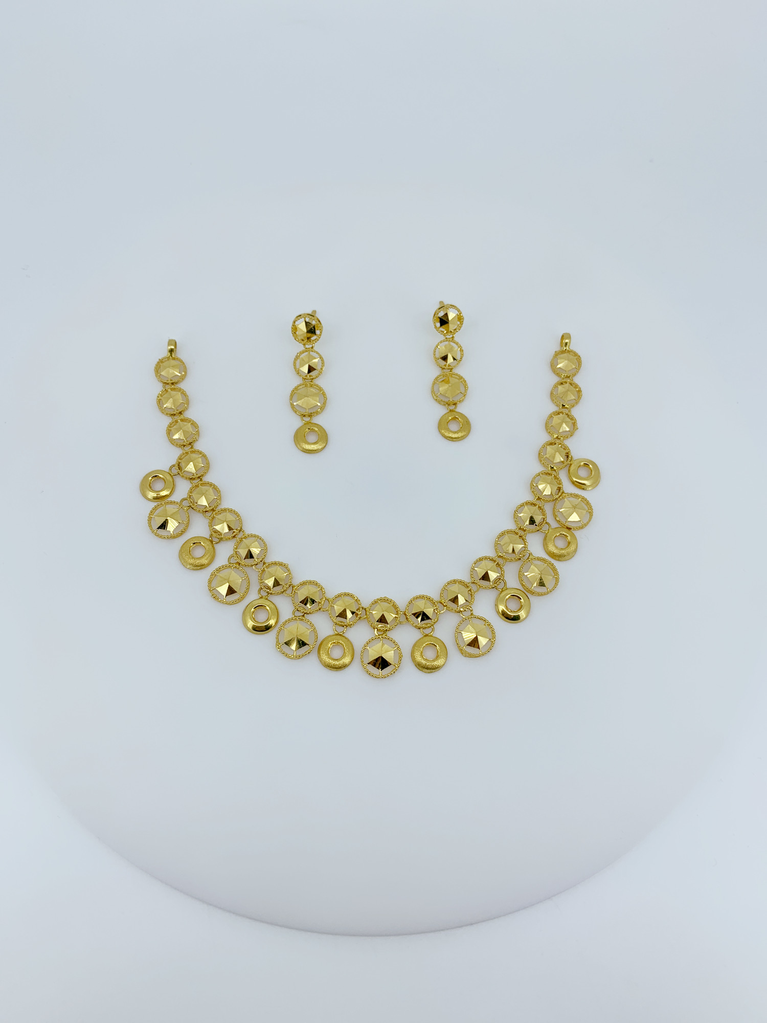Timeless Gold Disc Pattern Gold Necklace Set