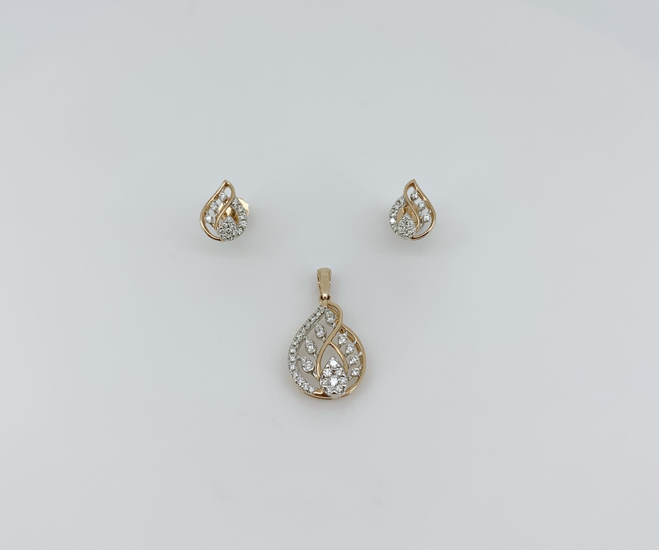 Leaf Curve Diamond Pendant Set - Image 3