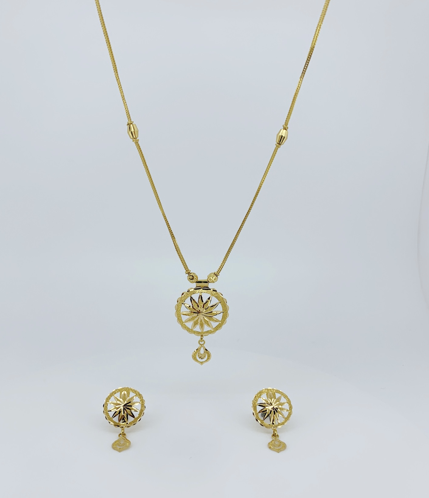 Classic Gold Floral Disc Pendant Set - Image 4