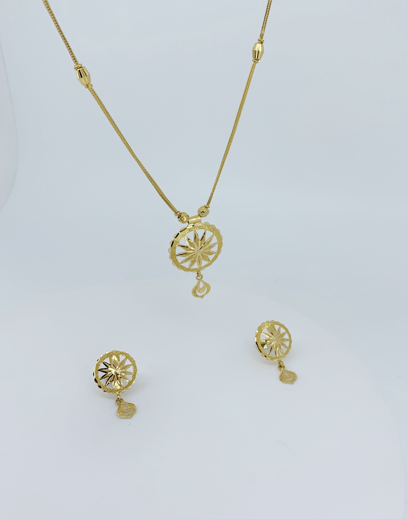 Classic Gold Floral Disc Pendant Set - Image 2