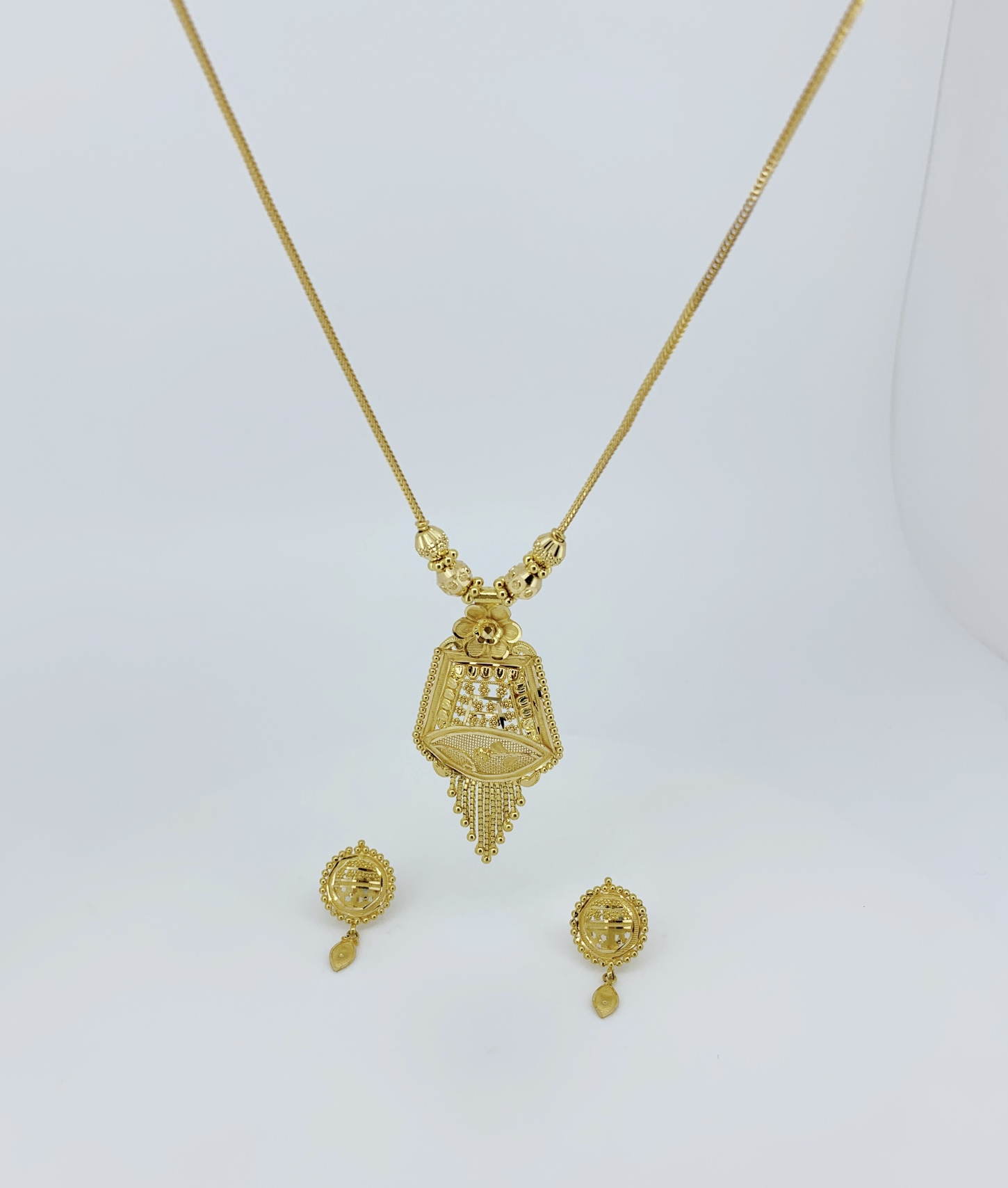 Royal Legacy 22K Gold Necklace Set - Image 3