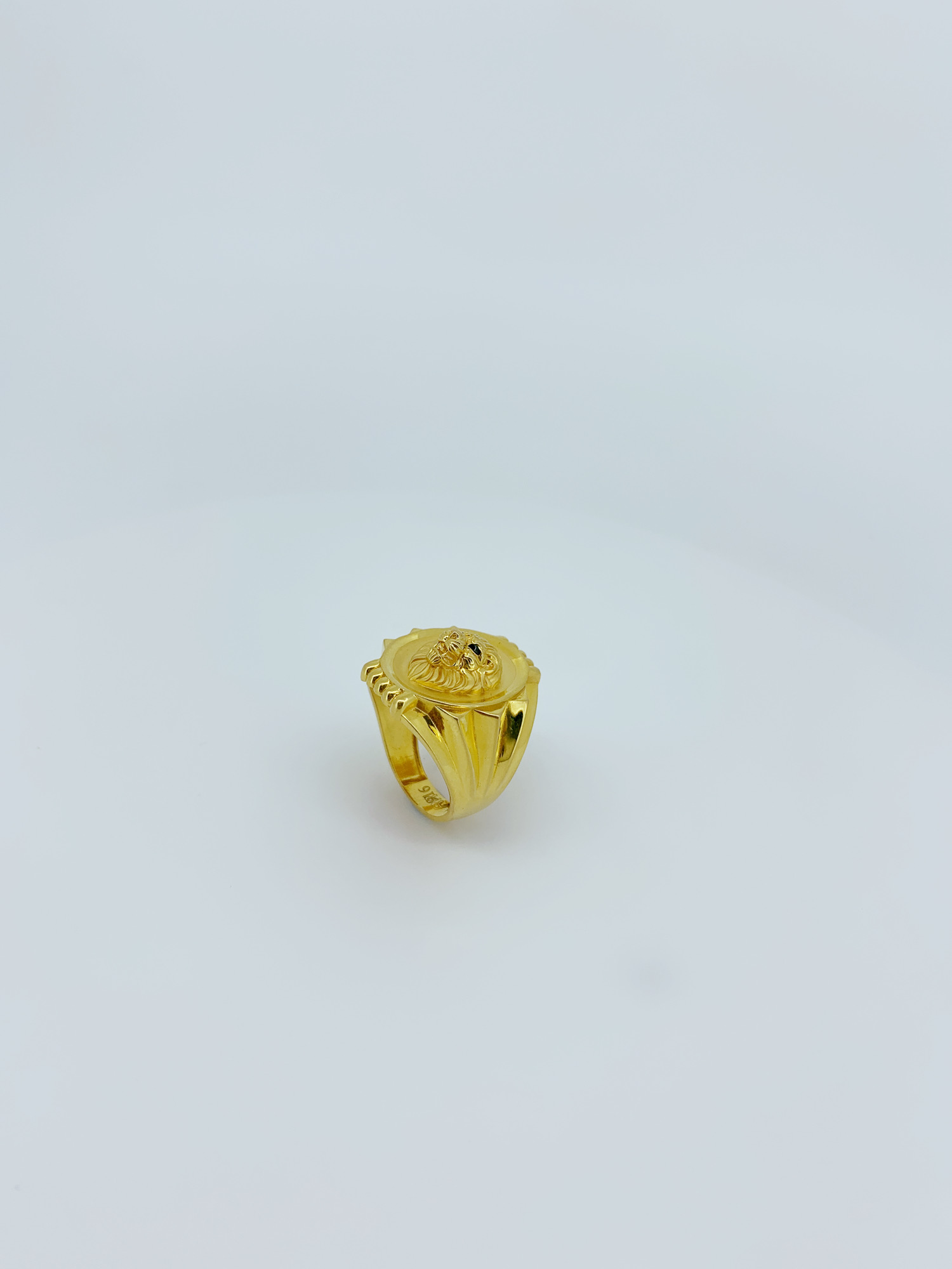 Majestic Loin Head Gold Ring For Men
