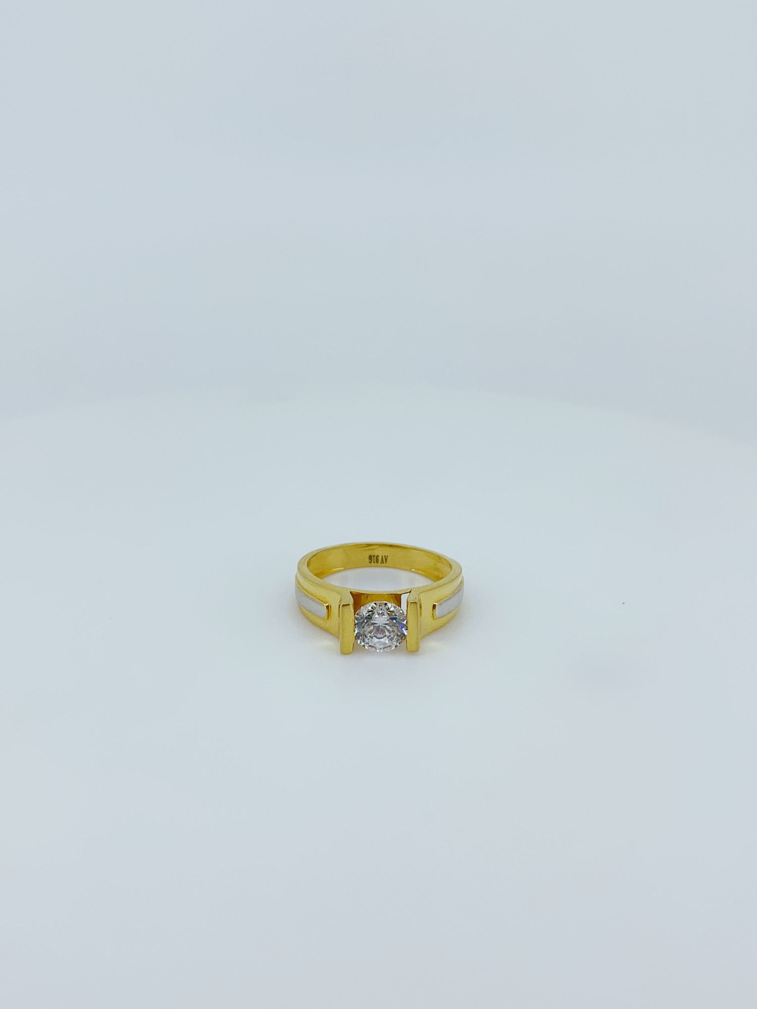 Classic Men Solitaire Pattern Gold Ring